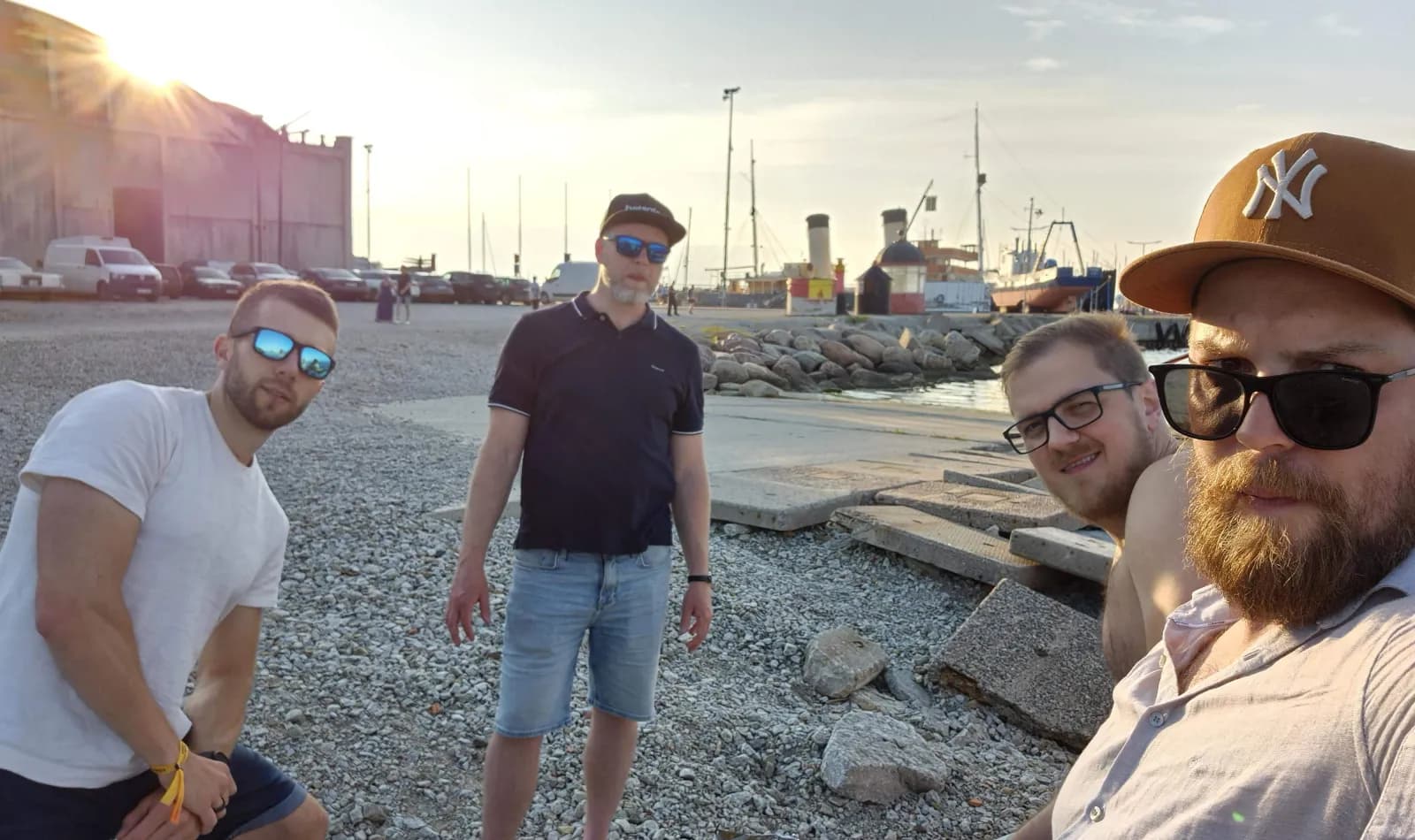 leiakv asutajad Mikk, Siim, Kert ja Jürgen mere ääres